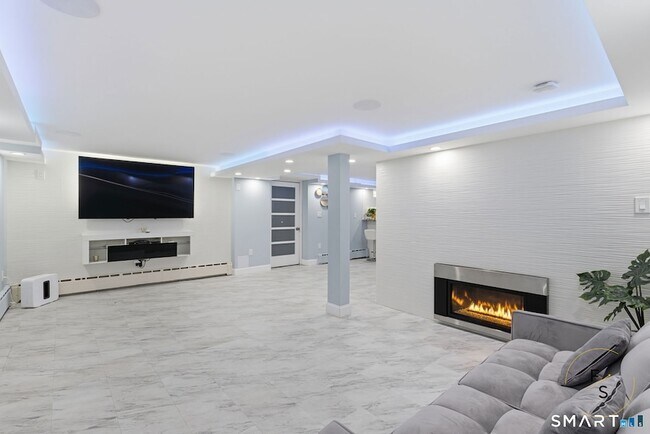 Building Photo - 508 Highland St