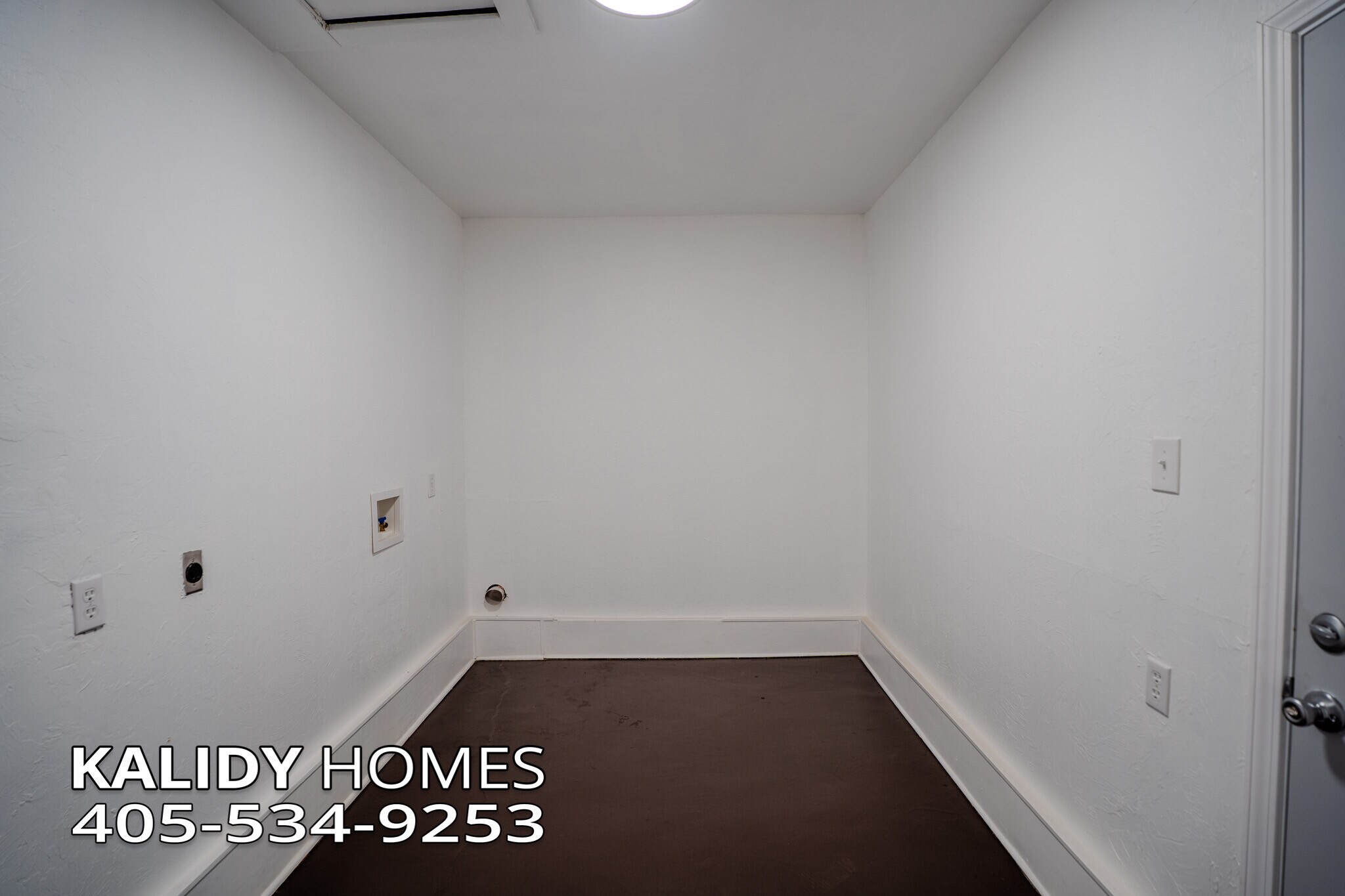 Building Photo - 413 Winding Ln