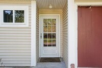 Building Photo - MINUTES to UNC!! 2 Bed 2.5 Bath Townhome - FURNISHED!  $500 Move in Incentive!