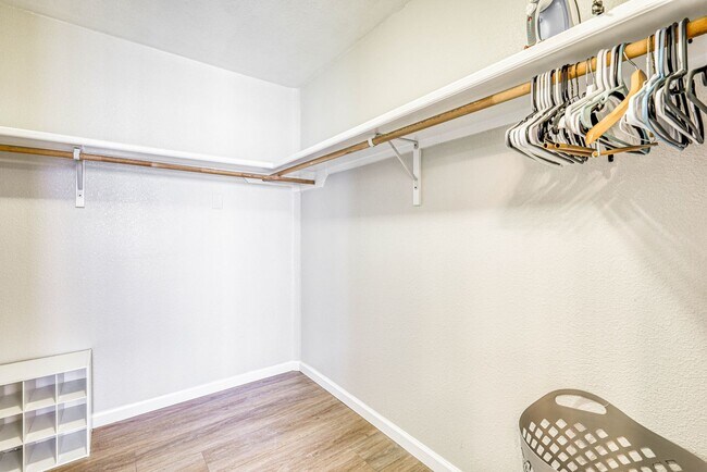 Building Photo - Beautiful Westside home FURNISHED with 4 b...