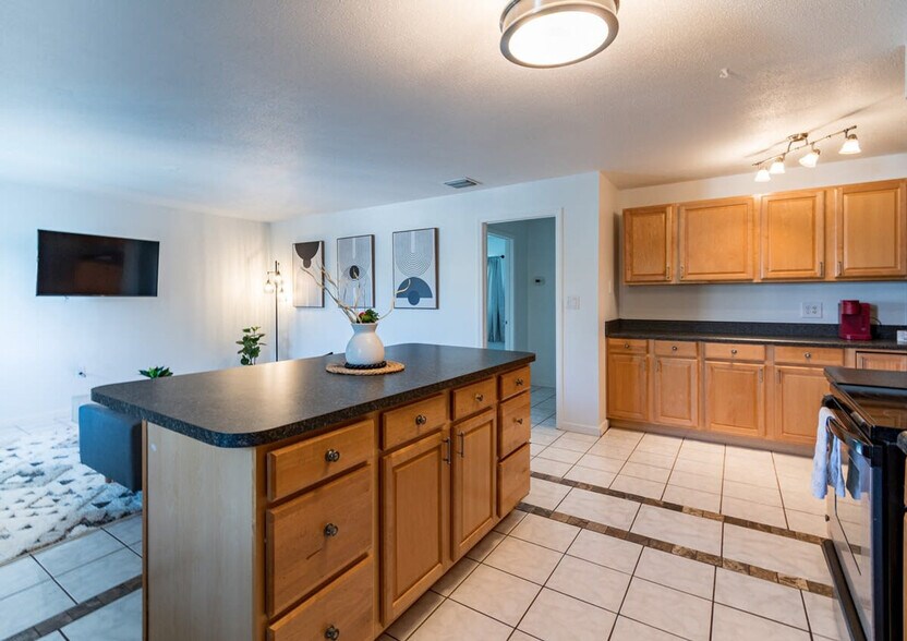 Building Photo - 505 Fillmore Ave