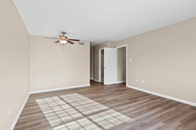 Building Photo - 3490 Willowview Ct