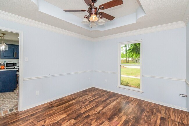 Building Photo - Great house with a pool in Satsuma!