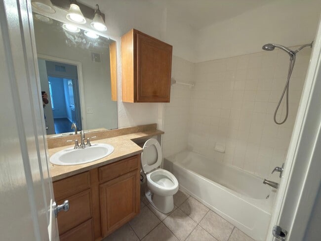 Building Photo - 6123 Metrowest Blvd