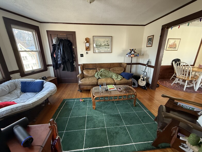 Building Photo - 58 Brock St