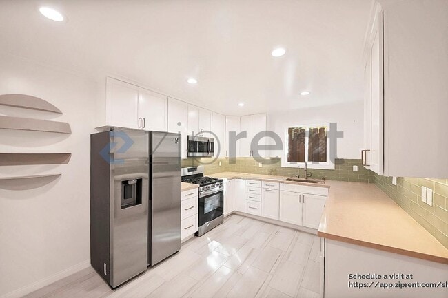 Building Photo - 2122 N Beverly Glen Blvd