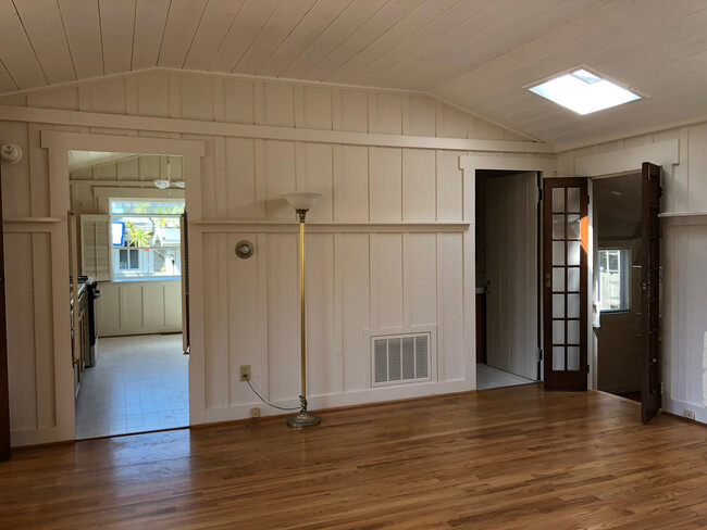 Building Photo - Adorable Two Bedroom in Pacific Grove!