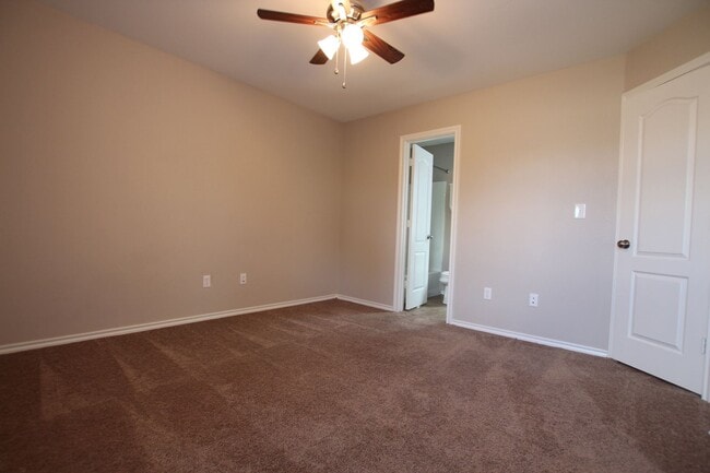 Building Photo - Coming Soon! 1 Bedroom 1.5 Bath Townhome f...