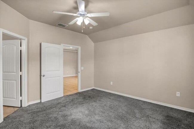 Building Photo - 4013 Stonebridge Dr