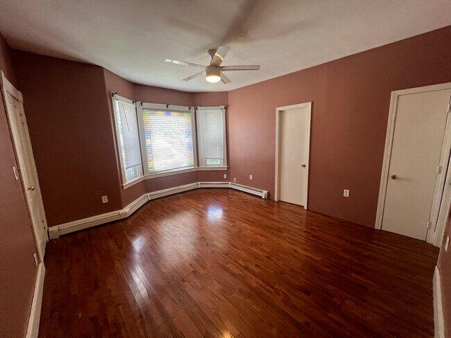Primary Photo - 183 Connors St