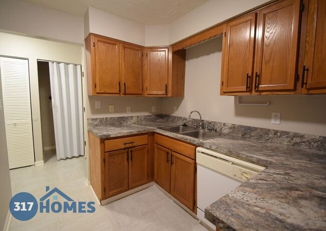 Building Photo - Welcome to Northdale Lake!