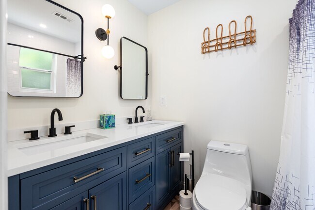 Building Photo - 94 Ivanhoe Dr