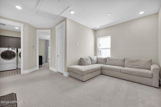 Building Photo - 202 Sutton Dr