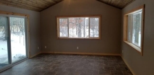 Building Photo - 3 Bedrooms, 2 Bathrooms Single Family Home in Merrifield, MN w/2 car garage