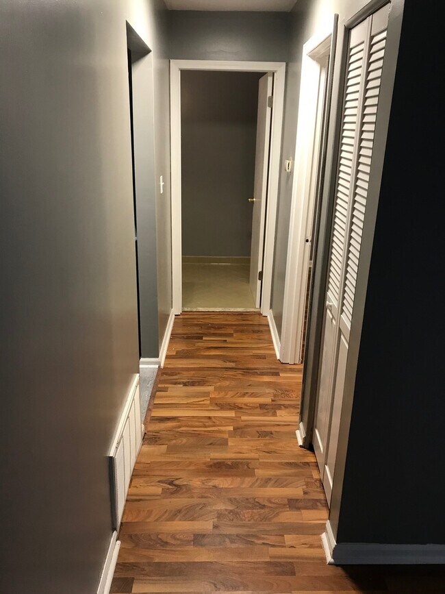 Building Photo - Patio Style Condo Home - Rent Ready