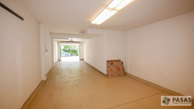 Building Photo - Modern Corner-Unit Condo with tandem 2-Car Garage in Central San Diego