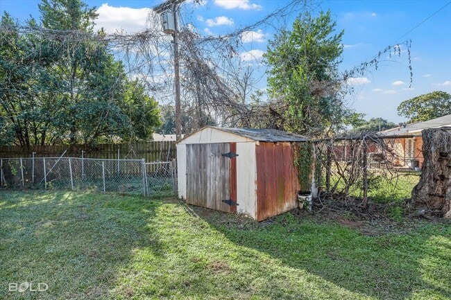 Building Photo - 2710 Higgins Dr