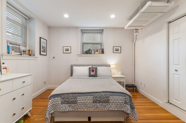 Building Photo - 130 Longwood Ave