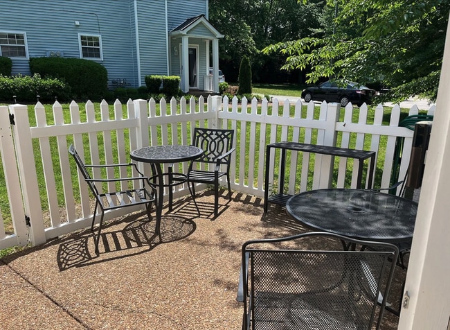 Building Photo - "Charming 2-Bedroom Retreat in Franklin with 1.5 Baths and Cozy 1244 Sq Ft Layout!"