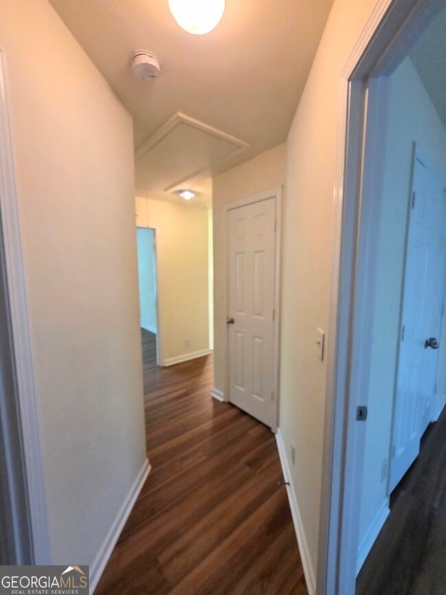 Building Photo - 207 Granite Way