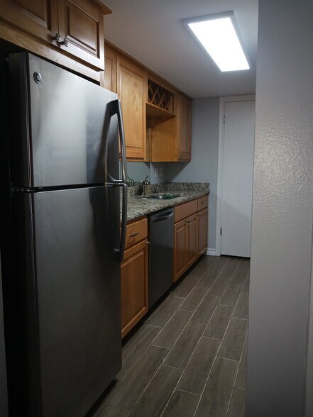 Building Photo - 4334 Ocean Dr