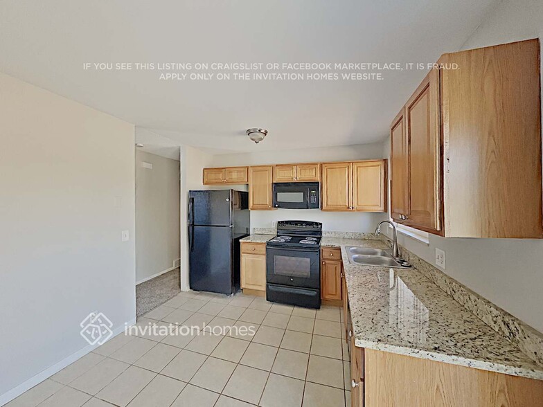 Building Photo - 1621 S Rifle St