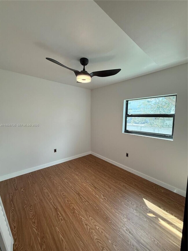 Building Photo - 512 NW 2nd Ave