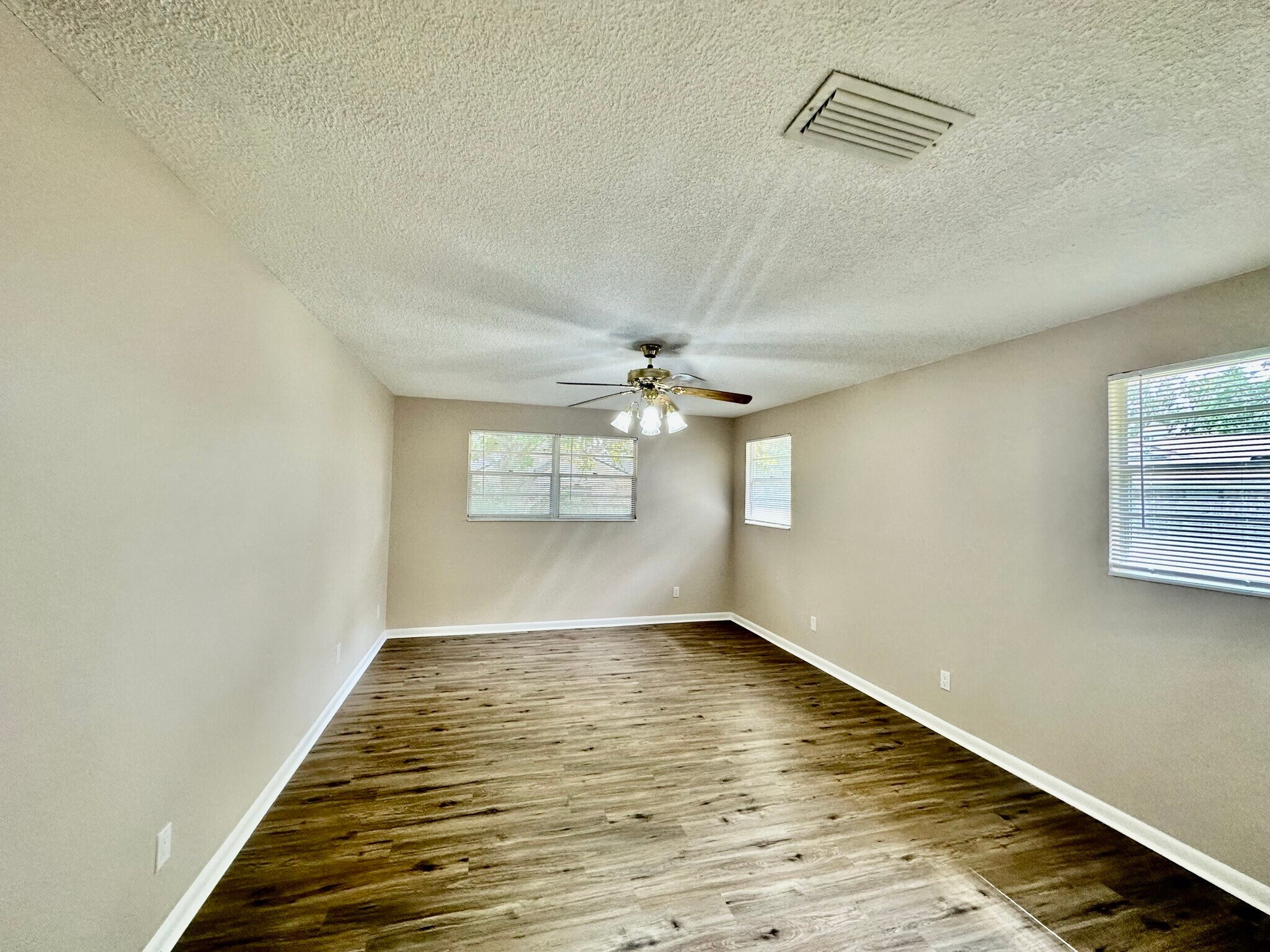 Building Photo - 261 Dillon Dr