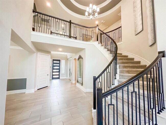 Building Photo - 15135 Botanical Garden Dr