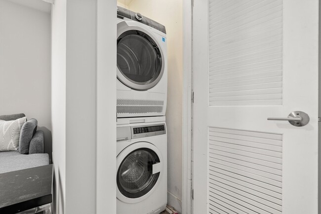 Building Photo - 543 Dorchester Ave