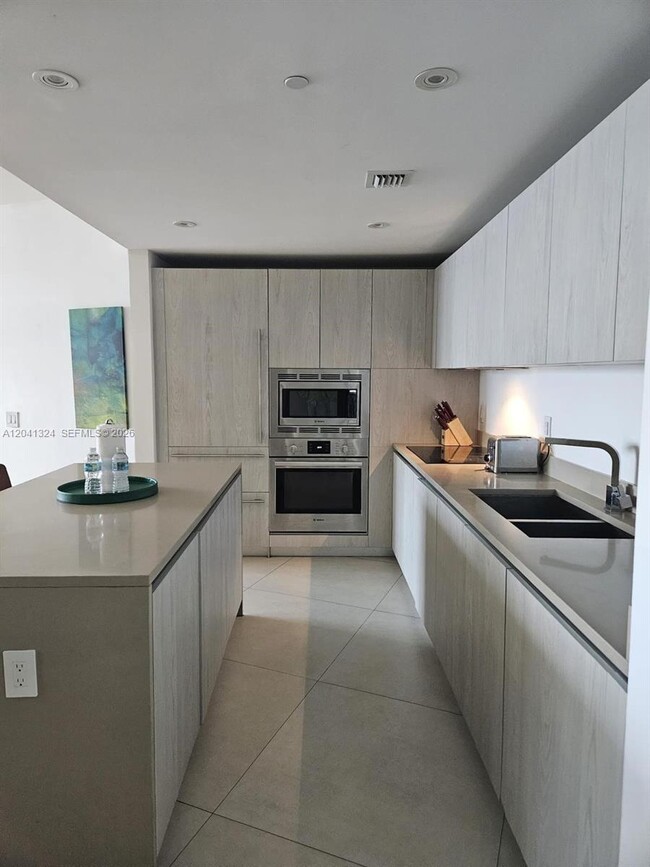 Building Photo - 4111 S Ocean Dr