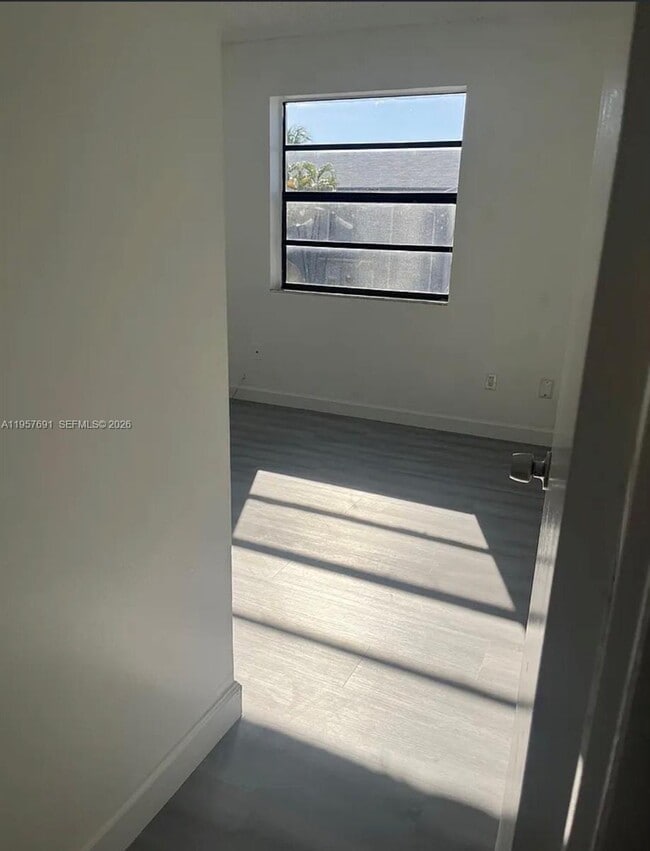 Building Photo - 975 N Franklin Ave