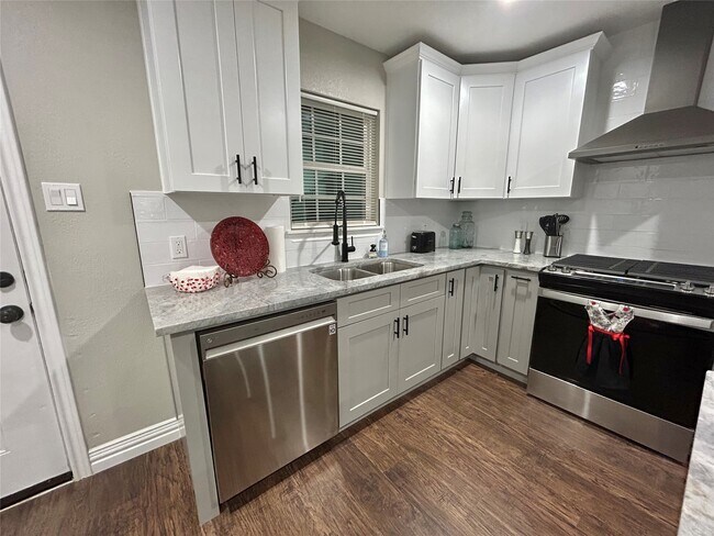 Building Photo - 4010 Chapman St