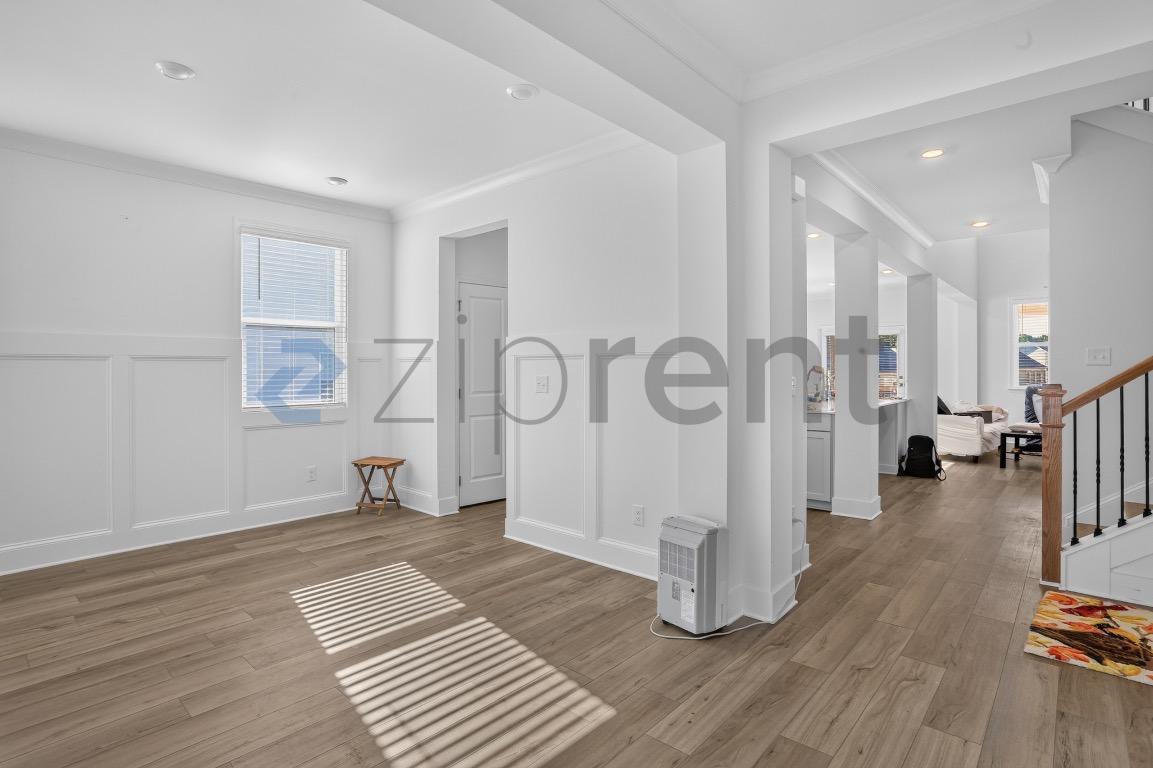 Building Photo - Unit