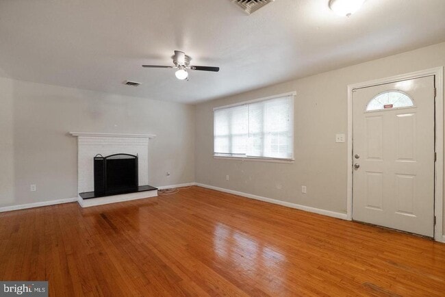 Building Photo - 8716 Fort Foote Rd