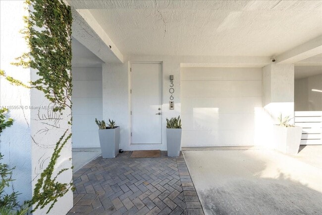 Building Photo - 455 NE 39th St