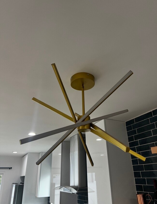 Building Photo - 13935 Valerio St