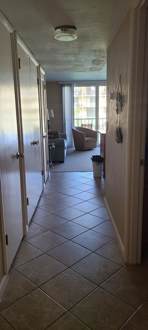 Building Photo - Vacation Rental - 30 Day min across From D...