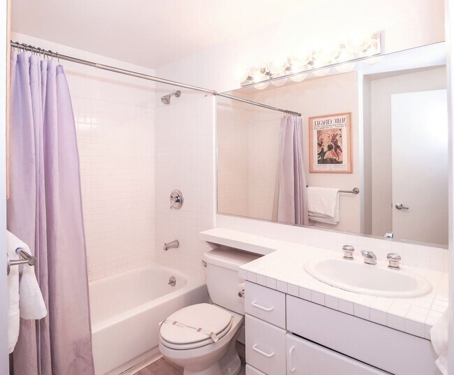 Building Photo - Spacious Jr. 1 Bedroom near Levi's Plaza |...