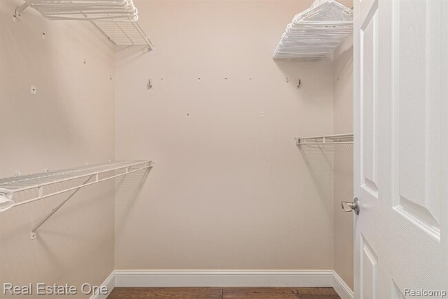 Building Photo - 2471 Woodcliff Trail