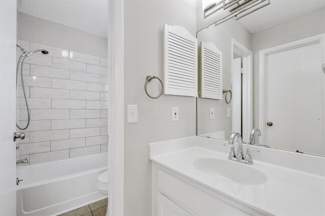 Building Photo - 12207 Alderbrook Dr