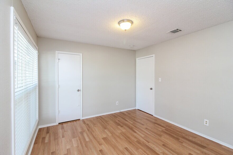 Building Photo - 6419 Twin Spruce Ct