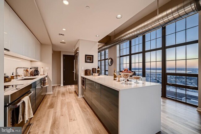 Building Photo - 1200 Steuart St