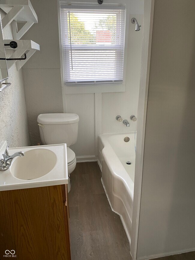 Building Photo - 5338 Winthrop Ave