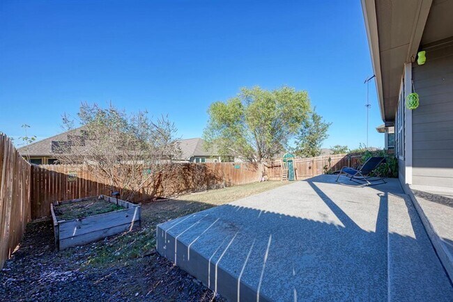 Building Photo - 136 Finley St