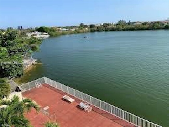 Building Photo - 2 br, 2 bath Condo - 1060 Crystal Lake Dri...