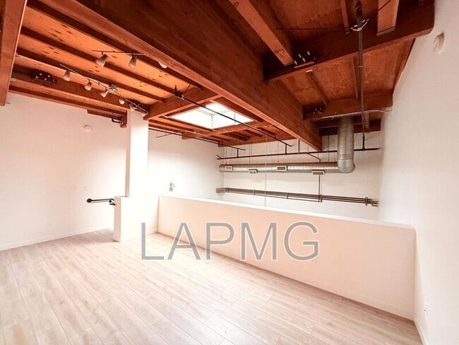 Building Photo - 1734 N Main St