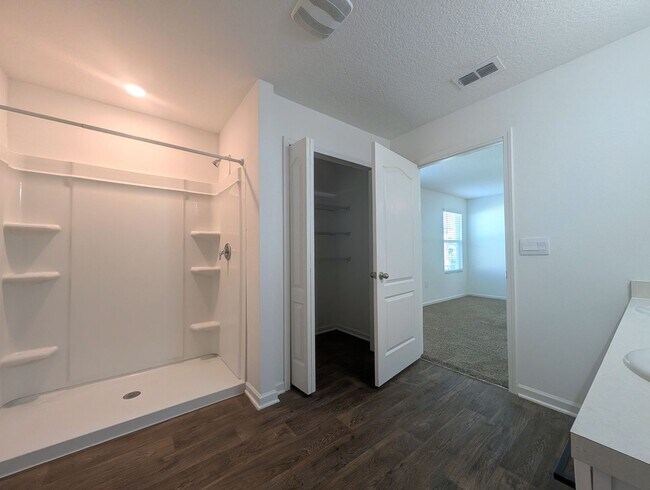 Building Photo - ENTRADA SUBDIVISION - THIS 4/2/3 HOME WITH OVER 2,140 sqft AND FENCED REAR YARD IS NOW AVAILABLE!!
