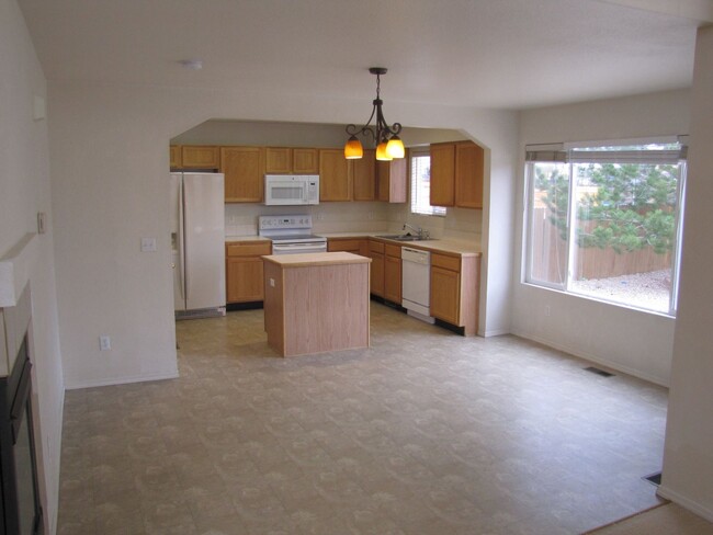 Building Photo - Beautiful 3-Bedroom House in Southeast Col...