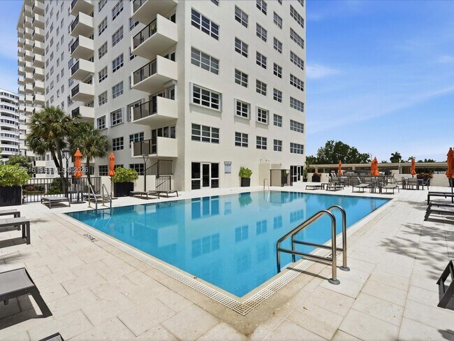 Building Photo - 340 Sunset Dr